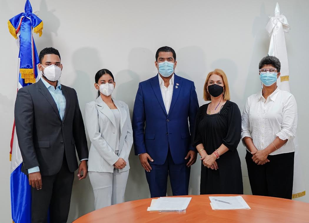 Lotería Nacional auspicia capacitación para comunidad sorda en RD