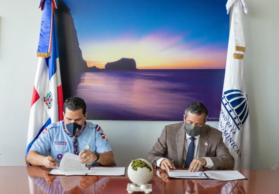 Medio Ambiente y Scouts Dominicanos firman convenio para promover respeto a recursos naturales