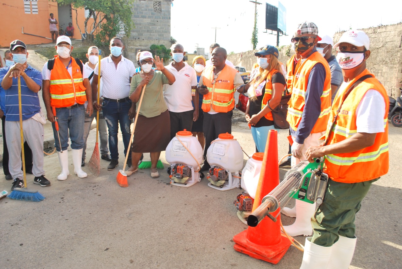 Alcaldía de SDN dispone plan de limpieza en cada barrio del municipio