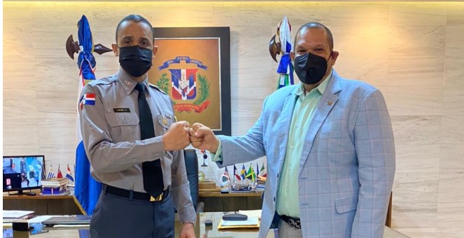 Alcalde Carlos Guzmán y director de  la Policía buscan mejorar la seguridad en SDN