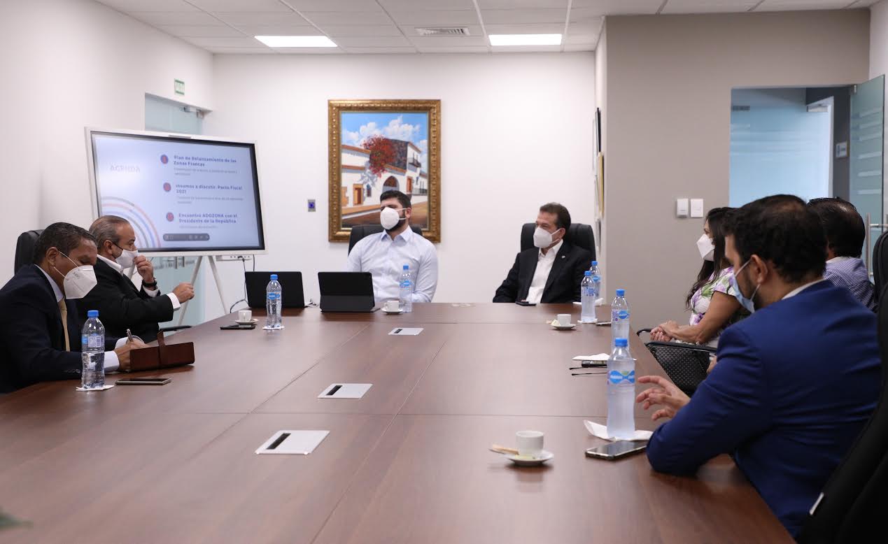 MICM y Adozona trabajan en la creación de un Permiso Único para la instalación y operación de nuevas empresas de Zona Franca