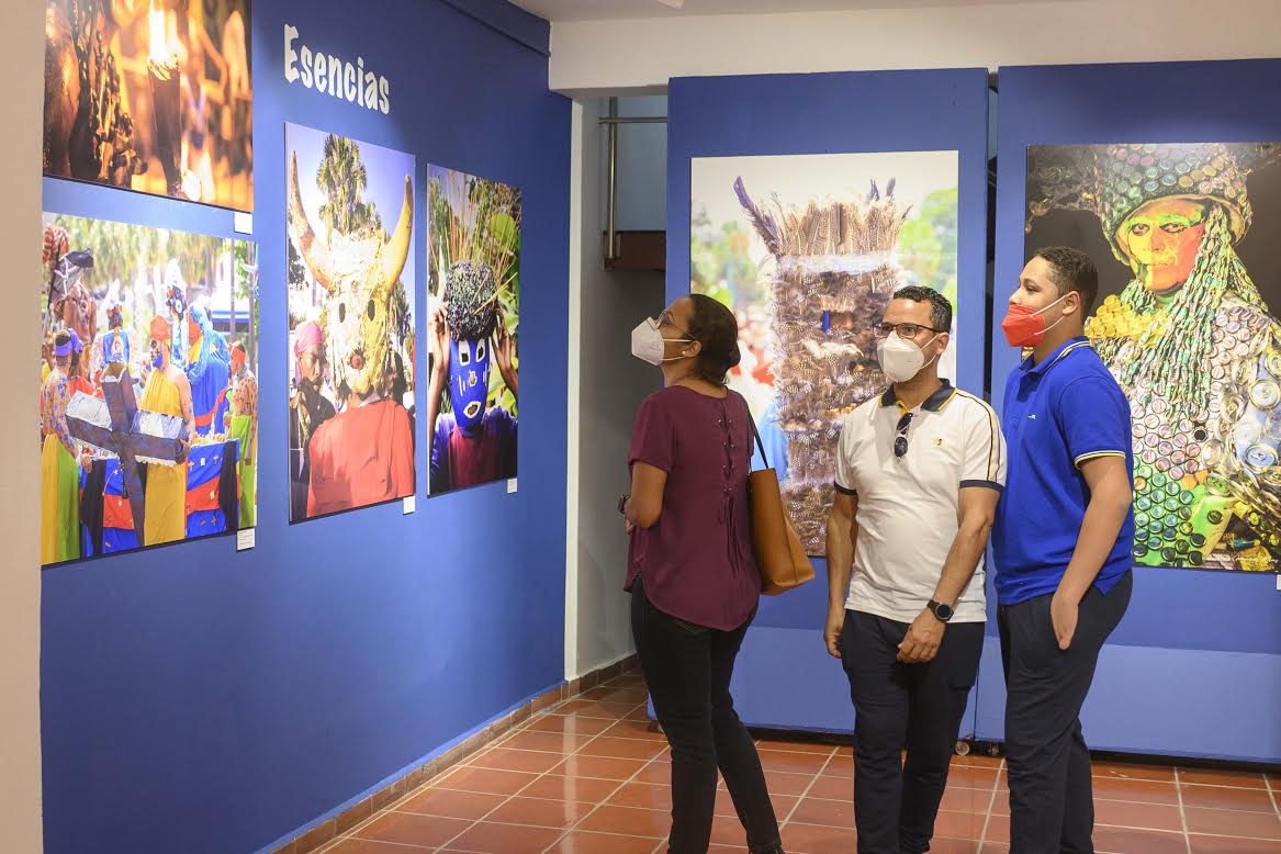 Exposición de Carnaval en el Centro Cultural Banreservas honra al fotógrafo Alfonso José Khouri