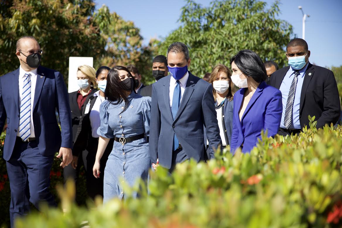 Primera dama reitera compromiso del presidente Abinader con cierre de la brecha digital