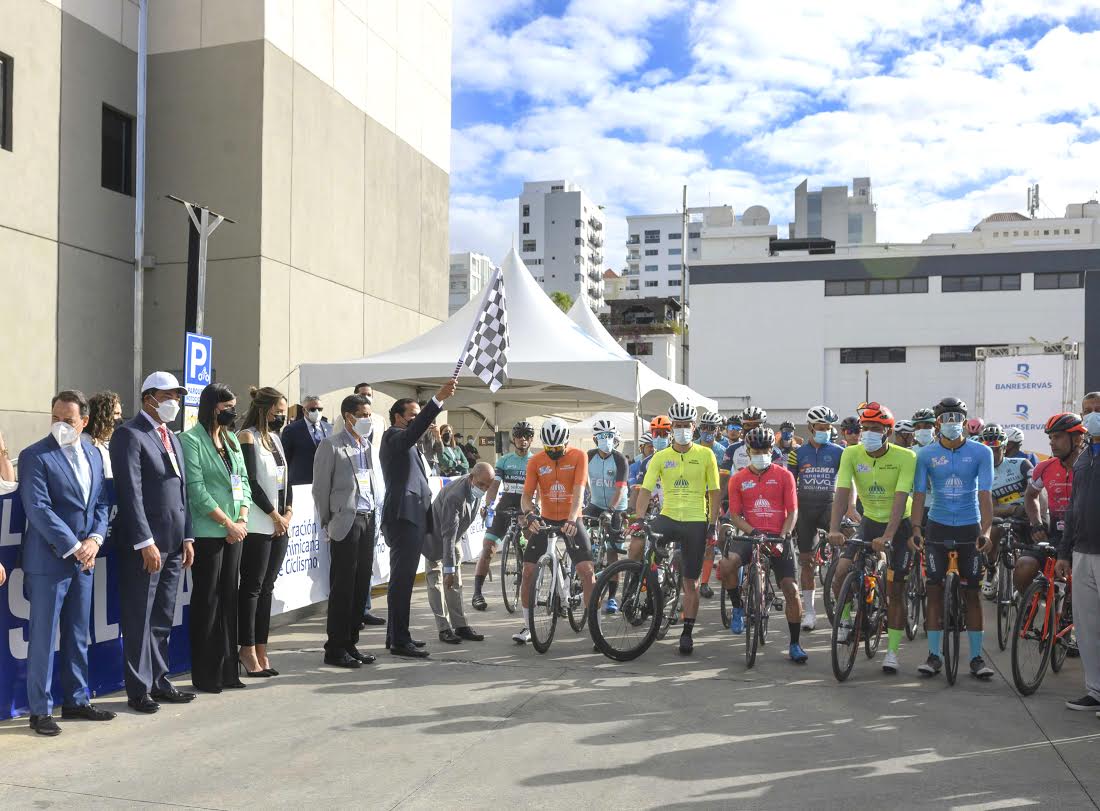 Banderazo de salida en la Torre Banreservas  inicia 4ta etapa de la Vuelta Ciclista