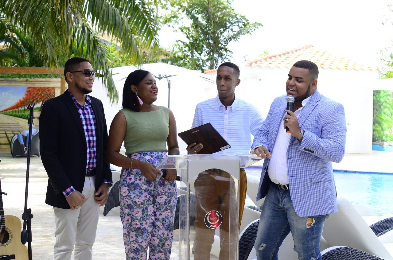 Reconocen  jóvenes destacados en Día Nacional de la Juventud