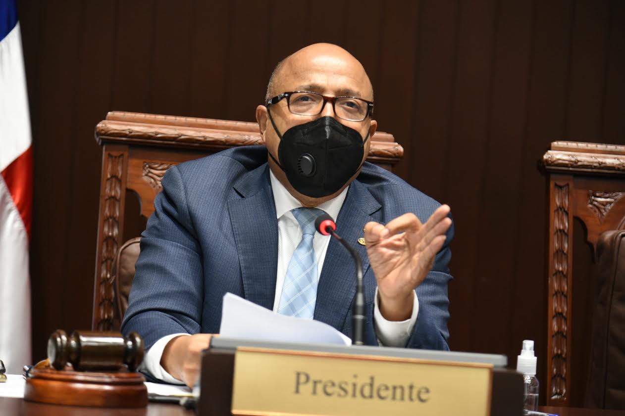 Alfredo Pacheco dice revisará ternas de adjuntos del Defensor del Pueblo, si el Senado las devuelve