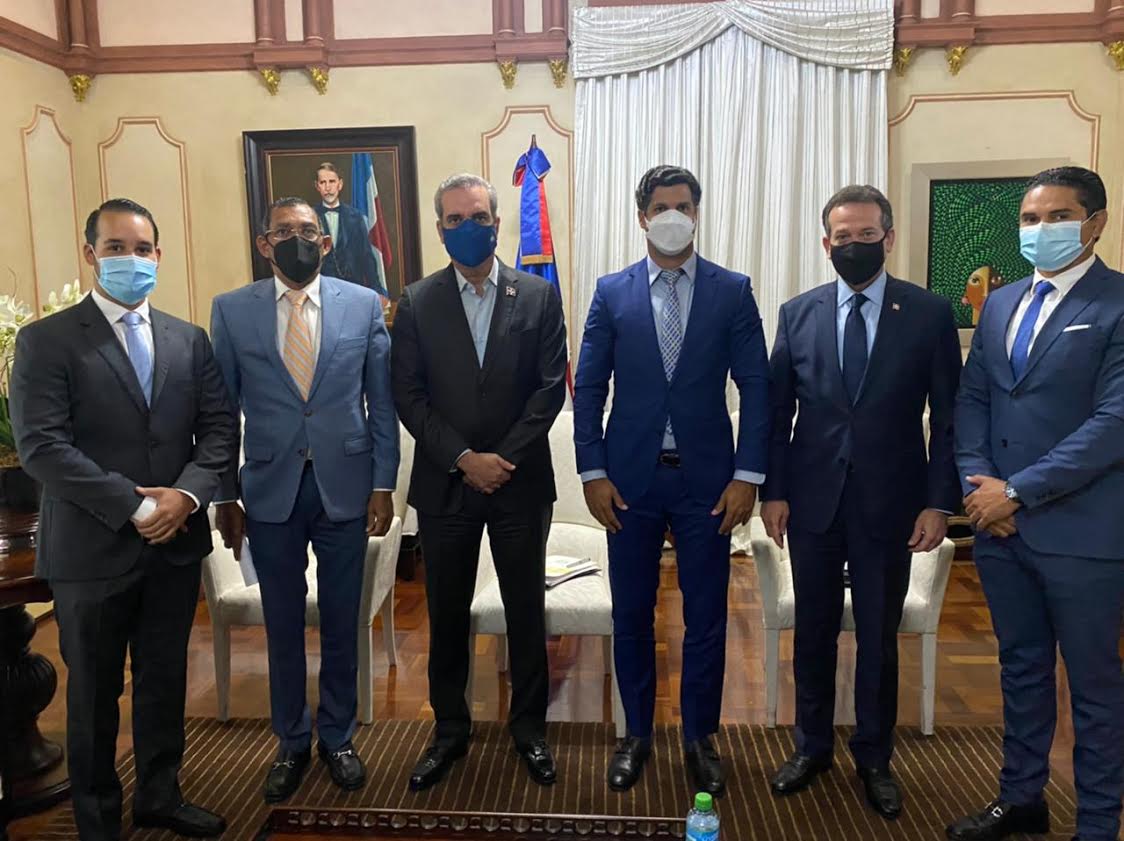 Presidente Luis Abinader recibe comisión de APROCOVICI.