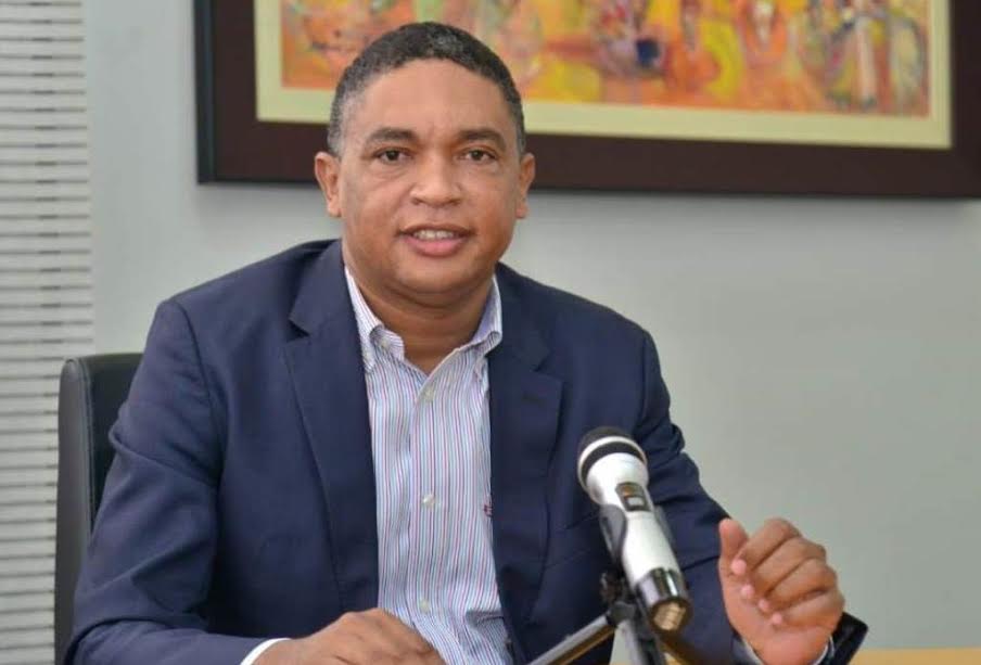 Senador proclama Francisco Domínguez Brito como el próximo presidente.