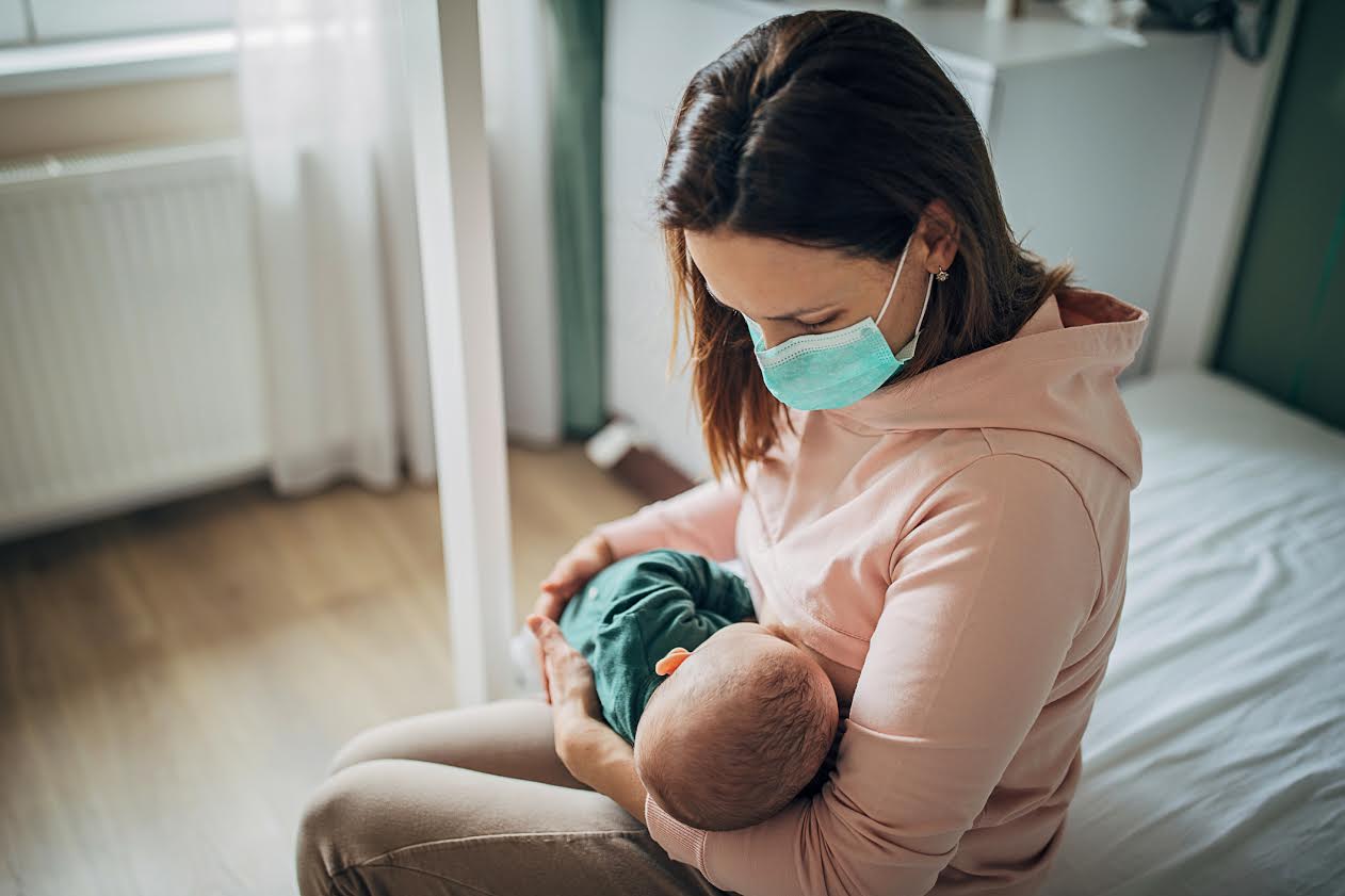 Las madres lactantes también deben recibir vacunas del COVID-19