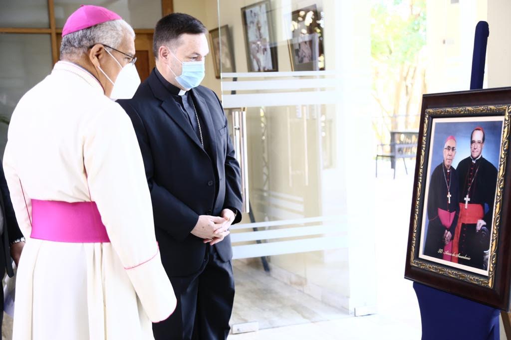 Realizan exposición fotográfica “60 años de Vida Sacerdotal y Logros Pastorales”