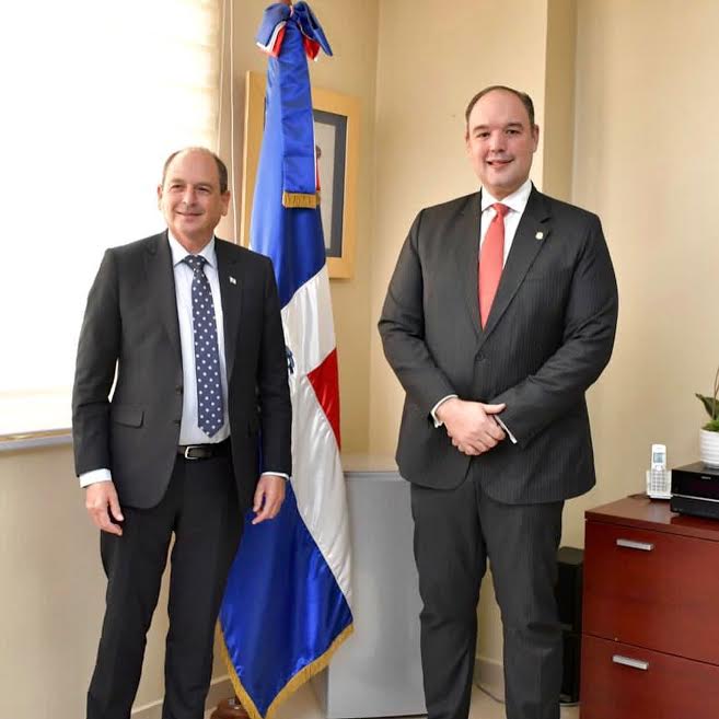 Embajador de Israel realiza visita de cortesía al senador José del Castillo