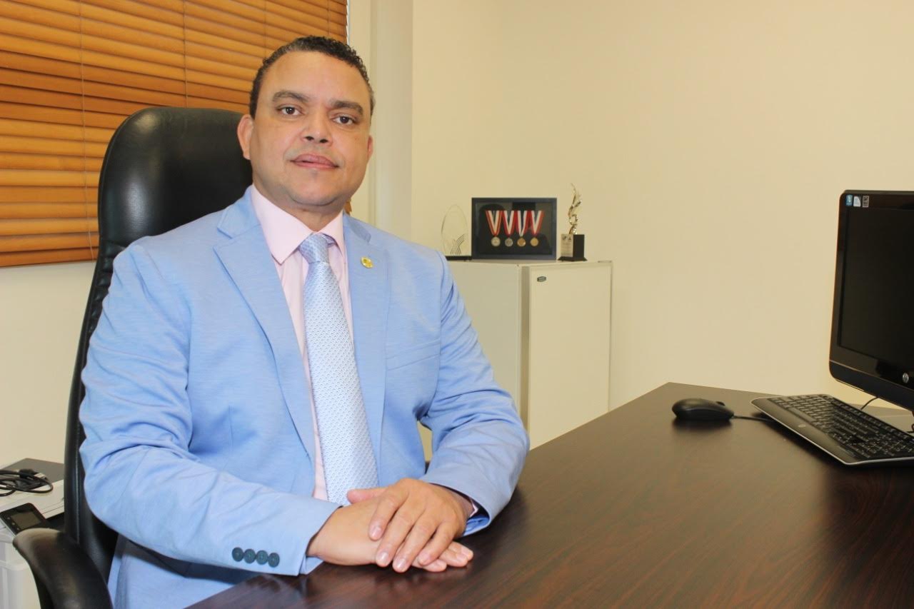 Ney Arias Lora entrega suma histórica de incentivos a colaboradores