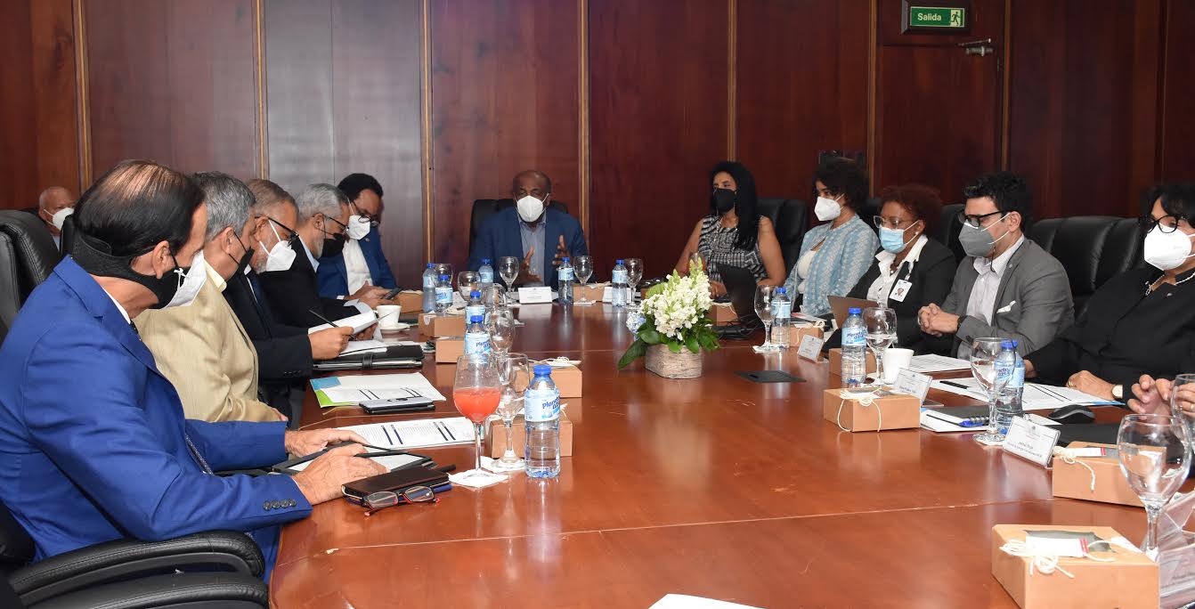 Avanza proceso de licitación de dos plantas y terminal de gas en Manzanillo