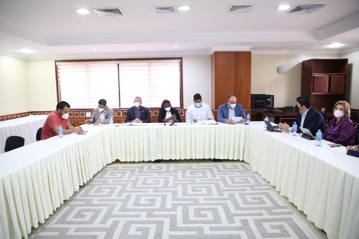 Subcomisión que estudia Ley 87-01 escucha a laboratorios clínicos sobre modificación