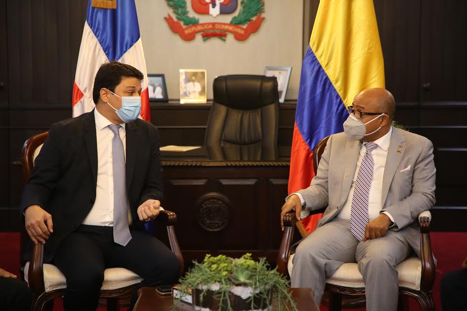Cámara Diputados recibe visita del Embajador de Colombia en RD