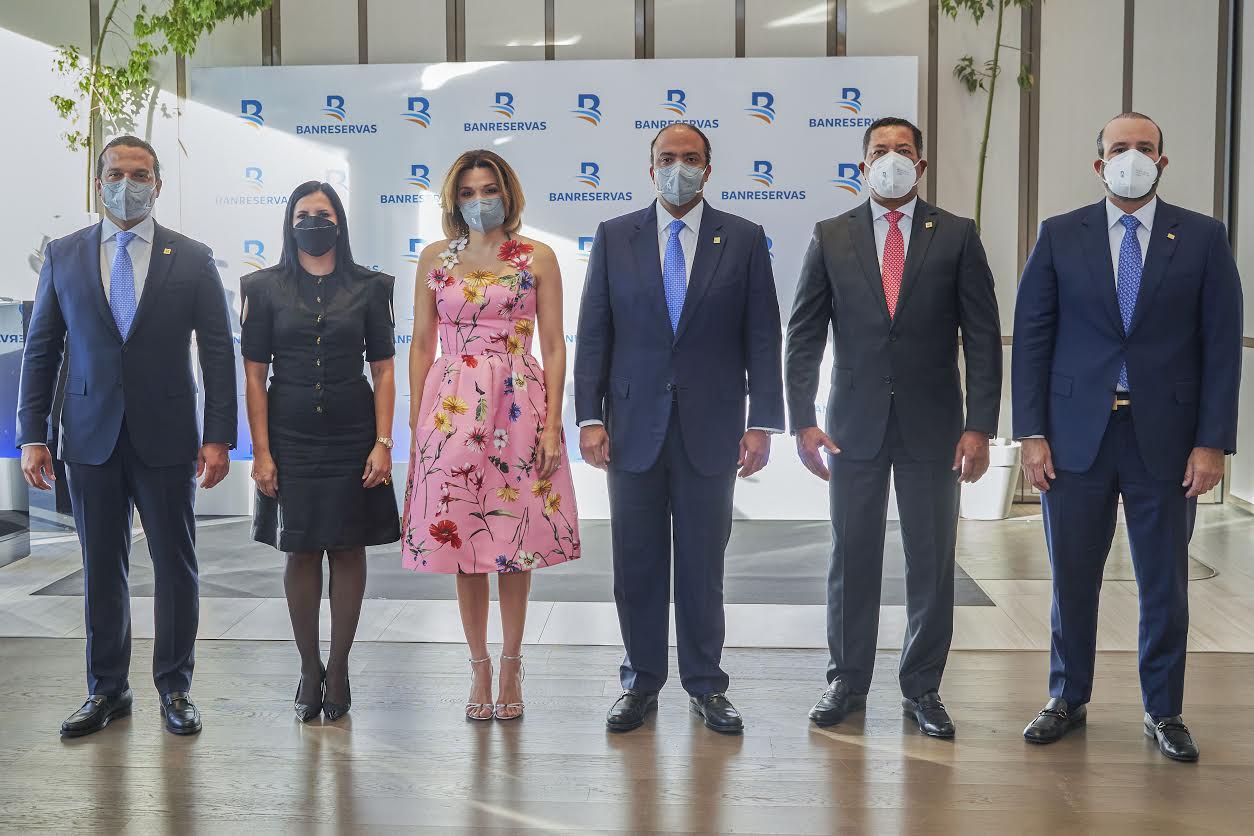 Banreservas celebra en Fitur sus 80 años con gastronomía