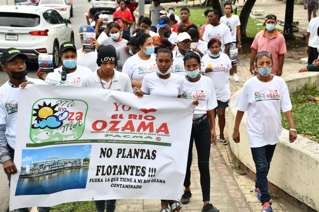 Realizan protesta por instalación de Barcaza Eléctrica