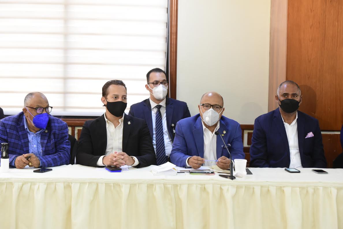 Alfredo Pacheco se reúne con presidentes de comisiones