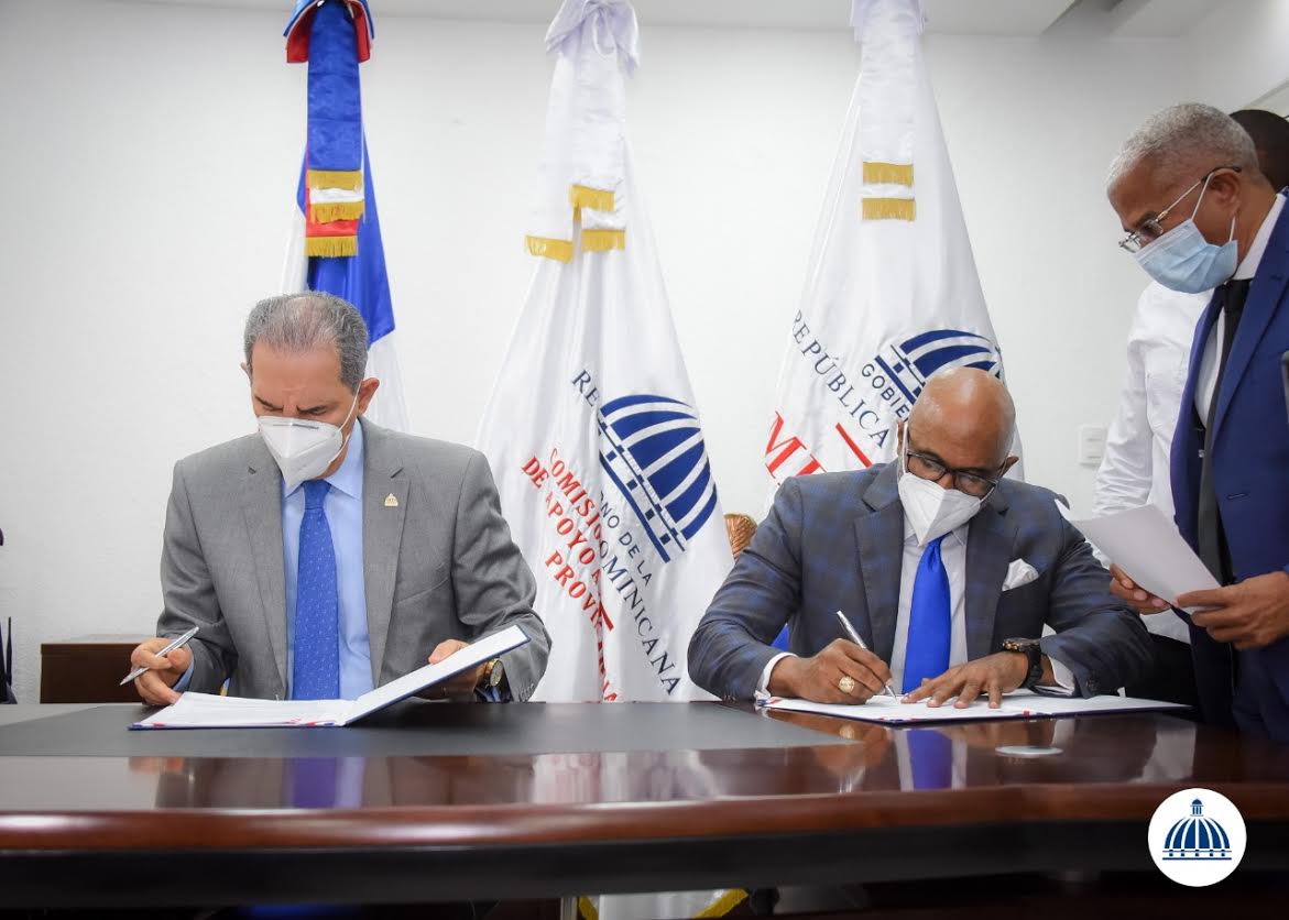 Mescyt otorgarán más 200 becas a estudiantes de todas las provincias