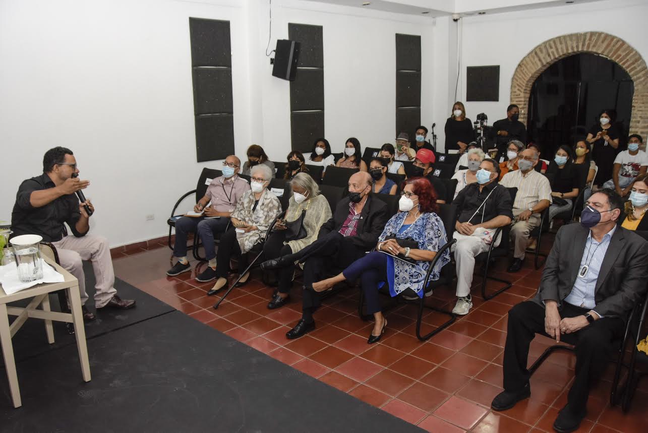 Clausuran exposición de Giudicelli con propuesta de experto para restaurar murales del artista