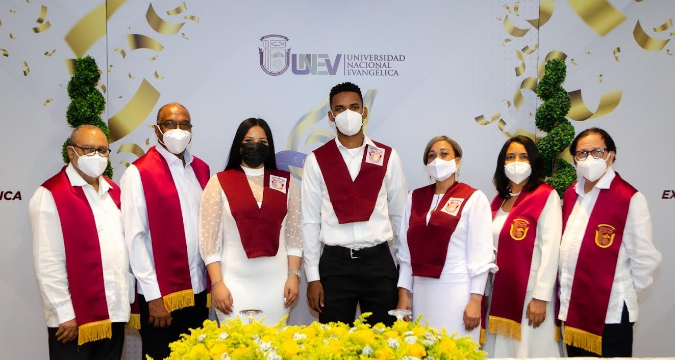 UNEV gradúa 1,289 nuevos profesionales en graduación virtual