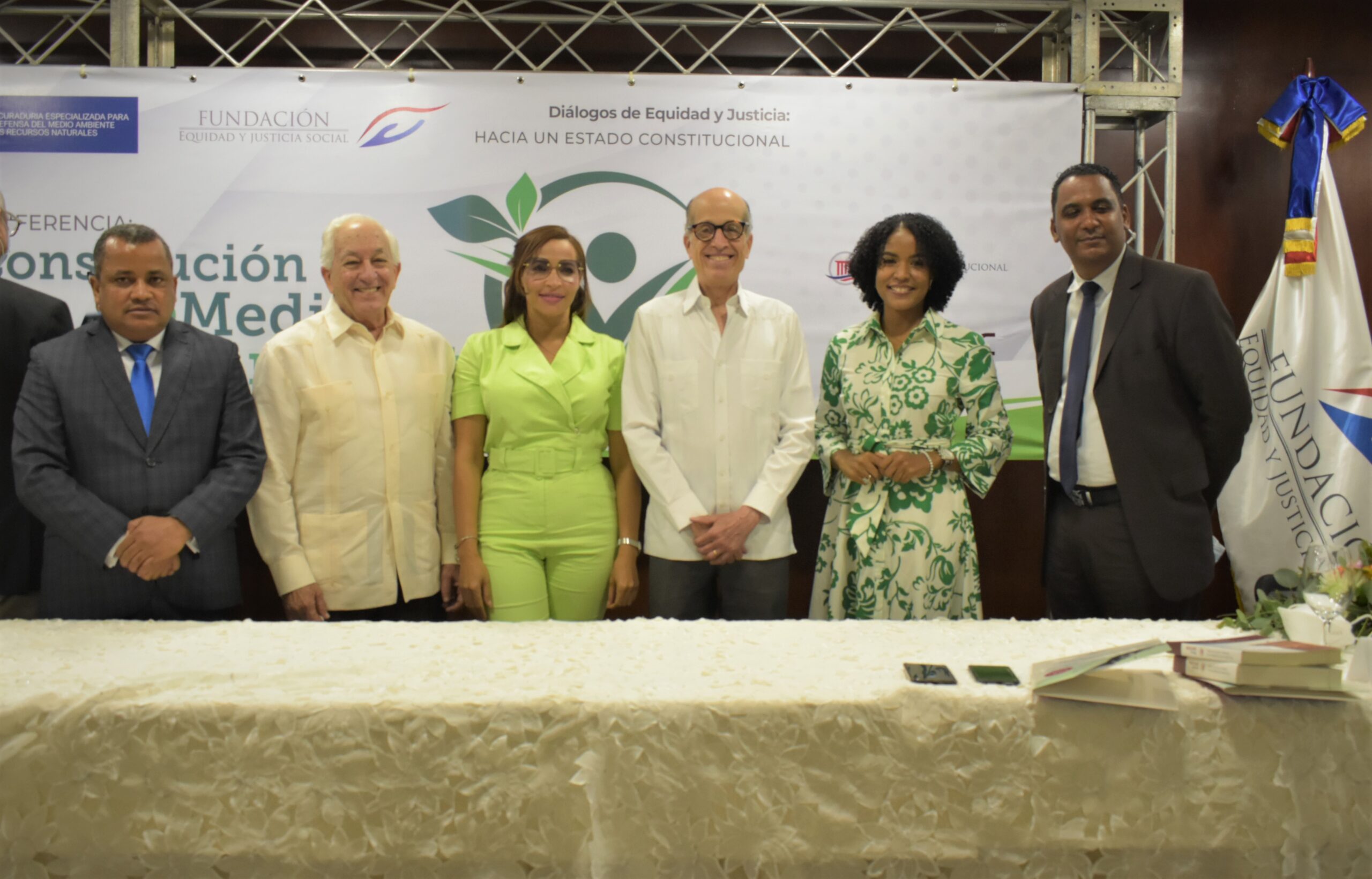 Realizan conferencia Constitución y Medio Ambiente