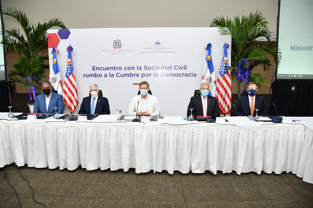 Gobierno y sociedad civil se preparan para presentar  Cumbre por la Democracia