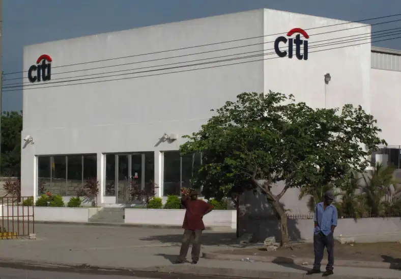 Haití: Bancos operarían solo tres días a la semana