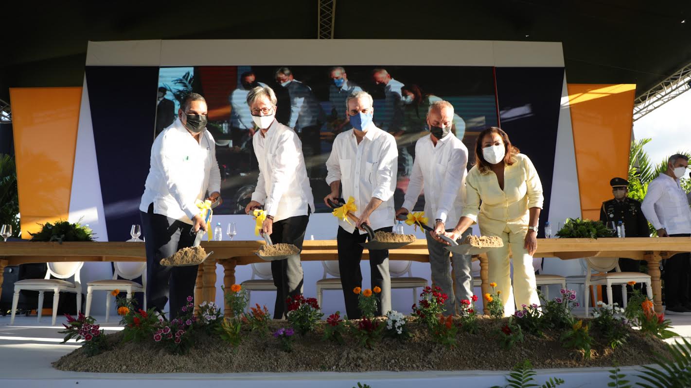 Dan primer picazo para iniciar Parque Fotovoltaico