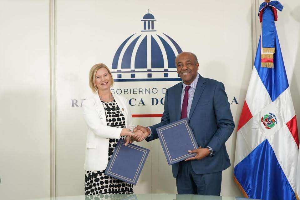 Acuerdo entre el Ministerio de Energía y Minas y el PNUD para electrificar viviendas rurales en la RD