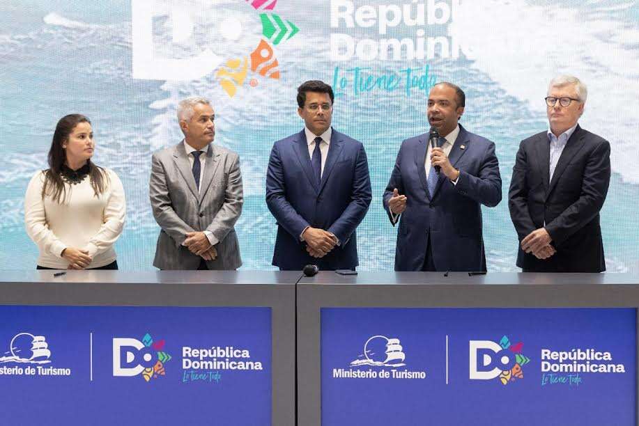 Formalizan acuerdo para construir dos hoteles en Punta Bergantín