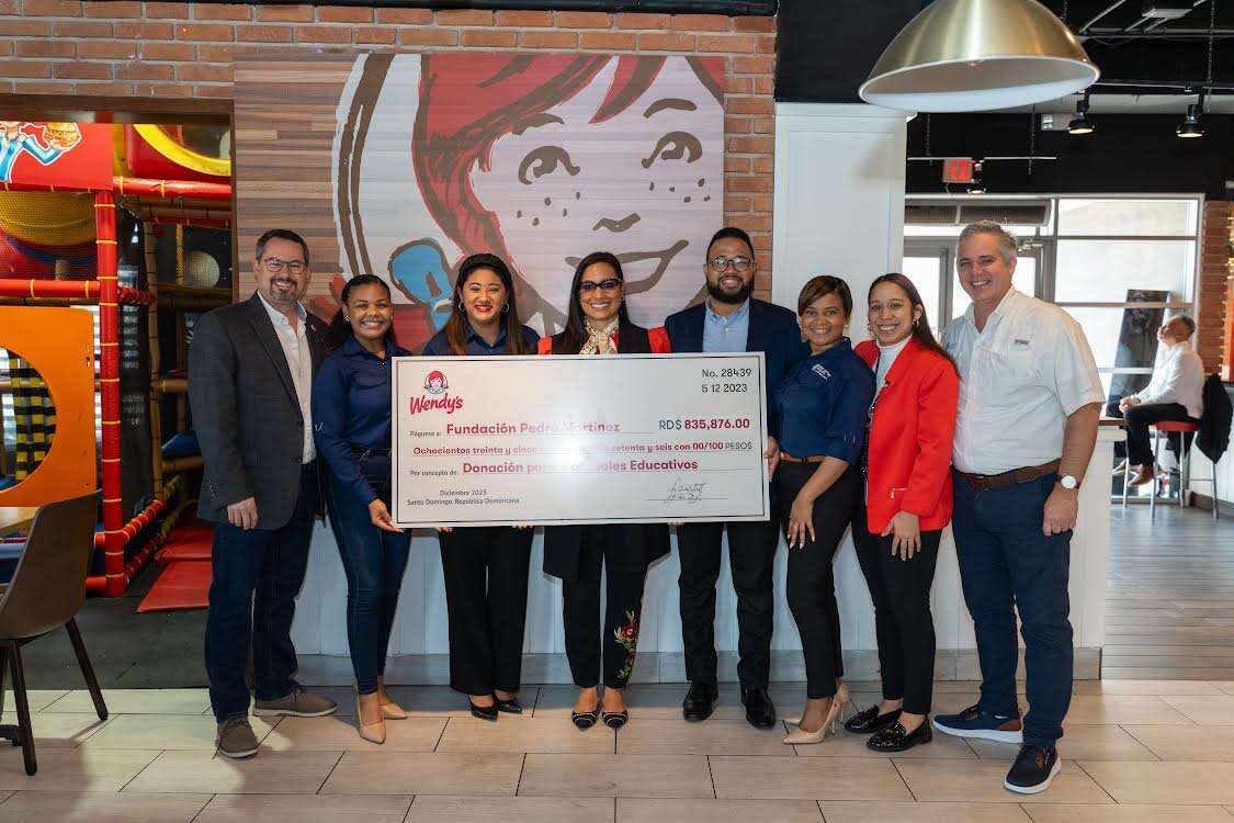 Wendy’s entrega donativo a Fundación Pedro Martínez