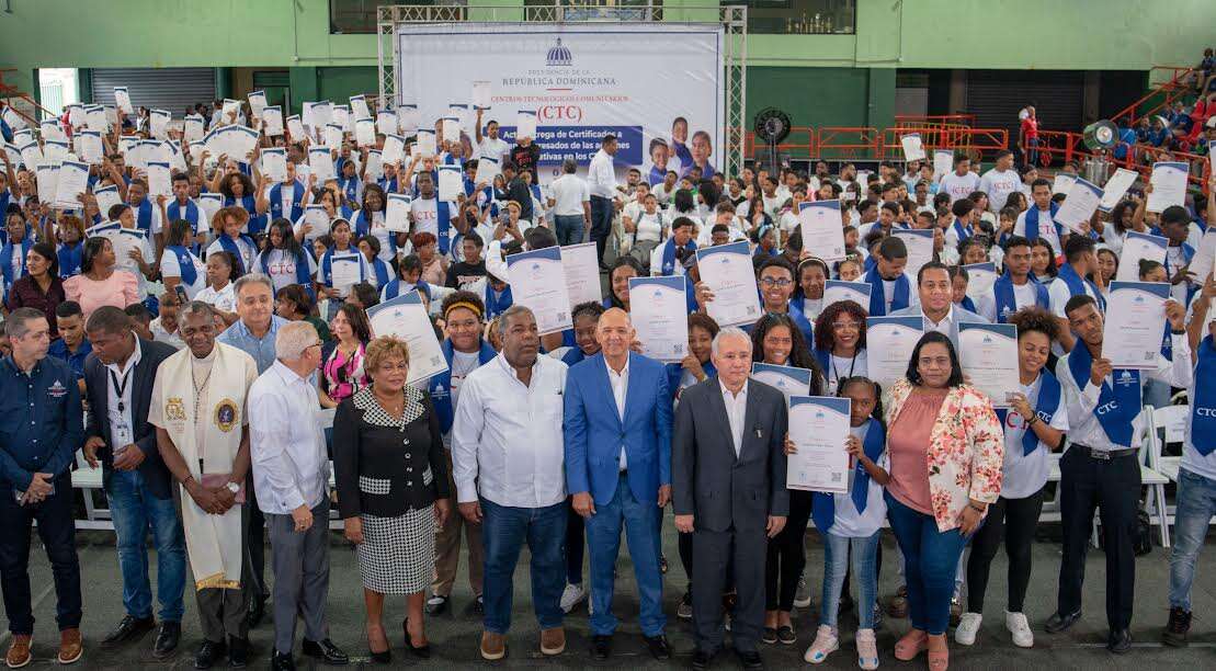 CTC certifica 900 jóvenes en distintas áreas tecnológicas