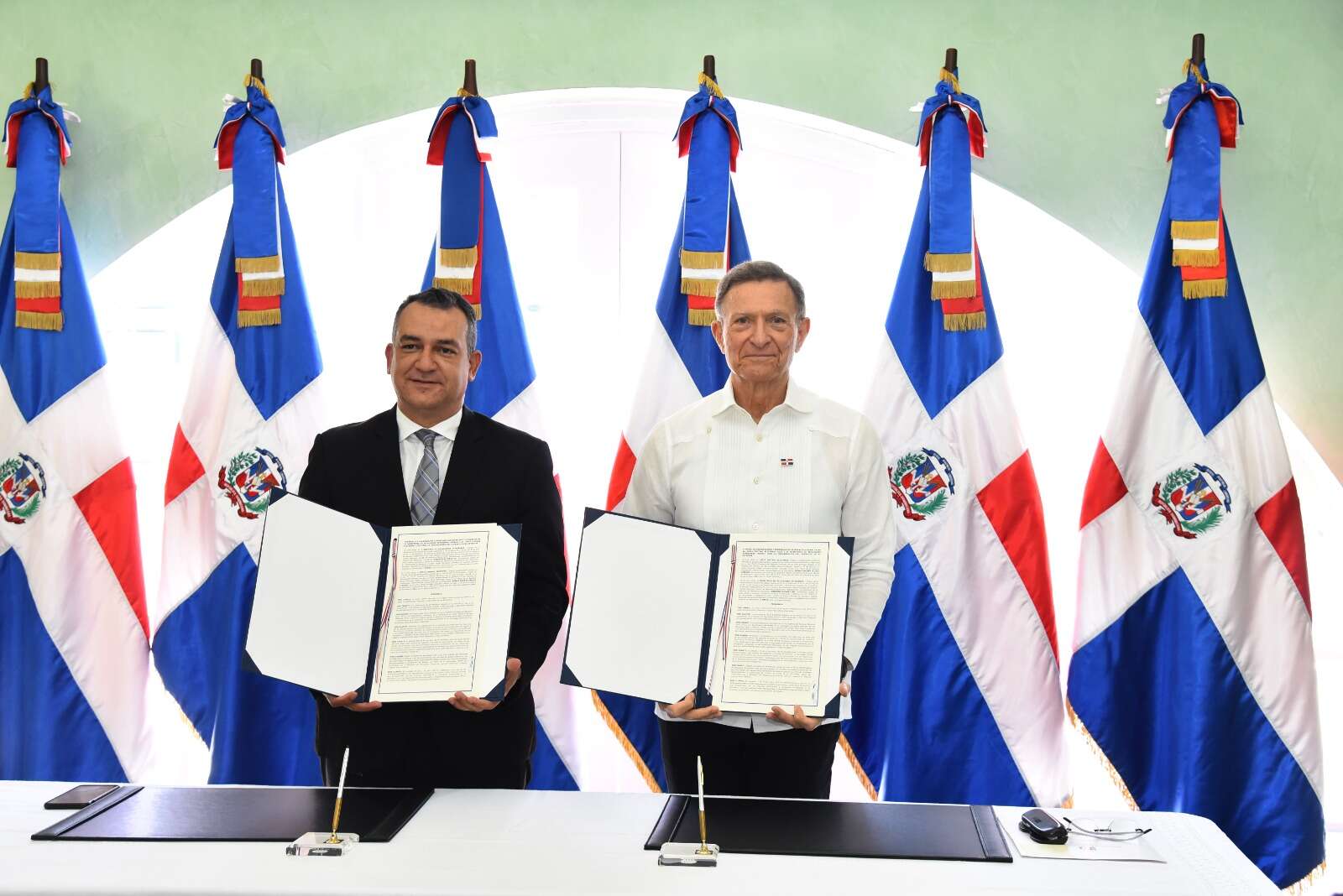 MIREX y JCE firman acuerdo para elecciones en el exterior.