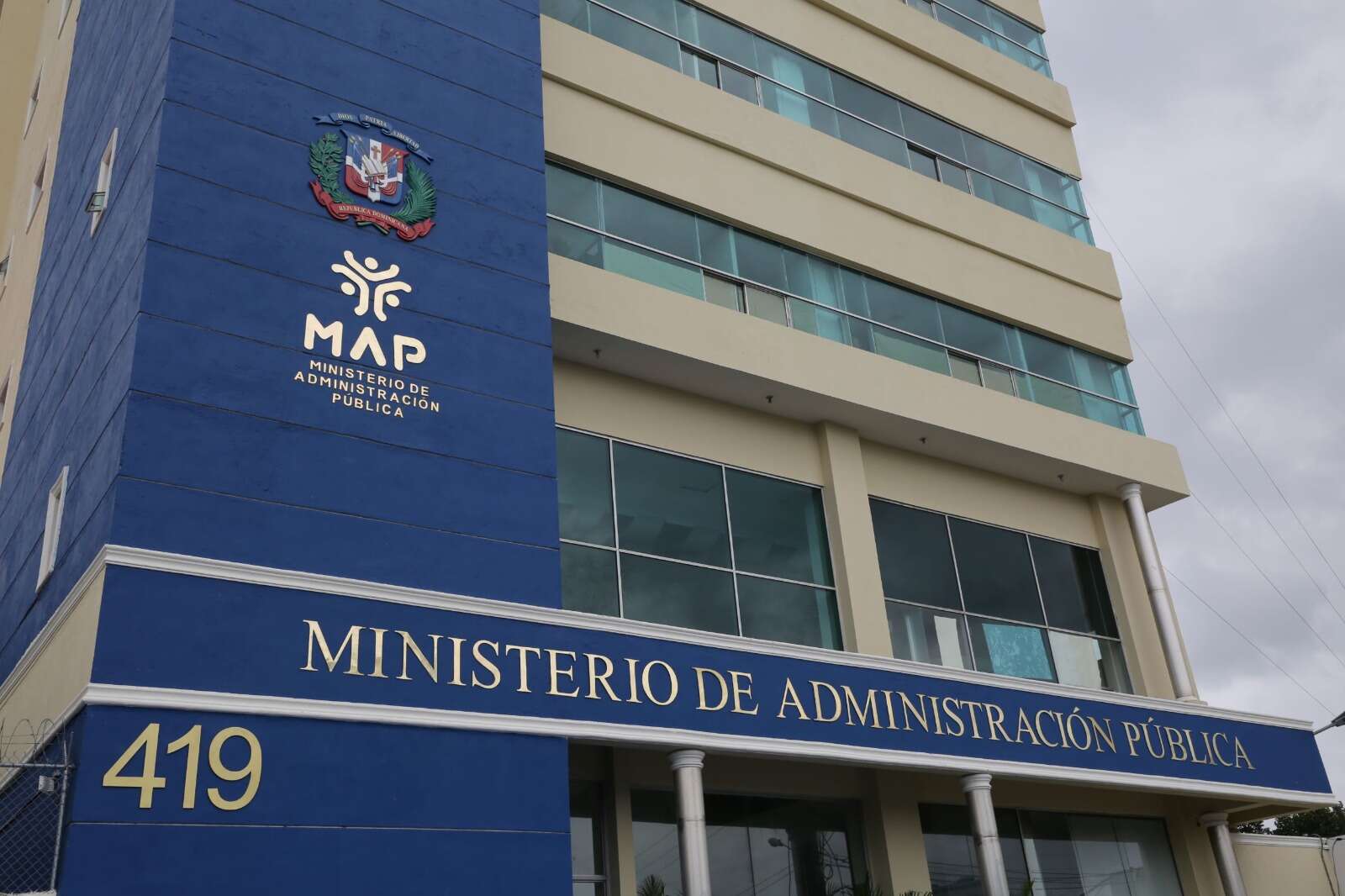 Ministro del MAP felicita a empleados públicos en su Día