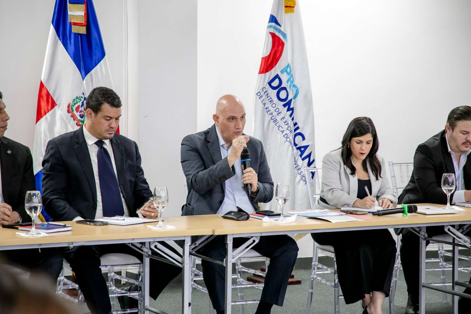 Exportaciones crecen un 23.5% durante la implementación del Plan Nacional de Fomento a las Exportaciones.