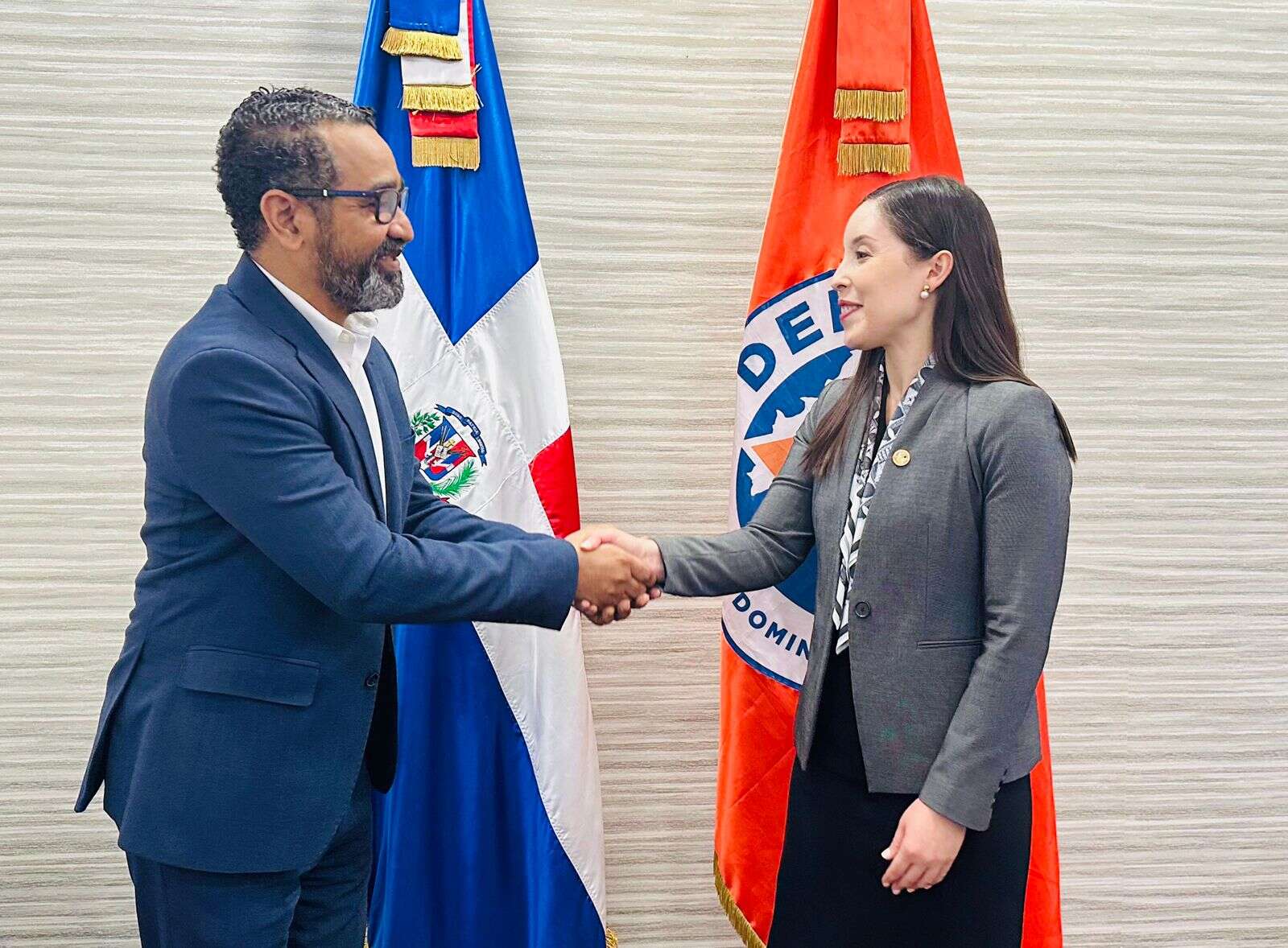 Oficial de la Embajada de EE.UU. en RD elogia el trabajo y compromiso de la Defensa Civil