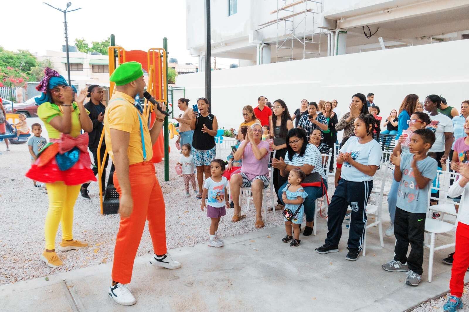 Residentes de Alfimar reciben parque renovado de la Alcaldía del Distrito Nacional.