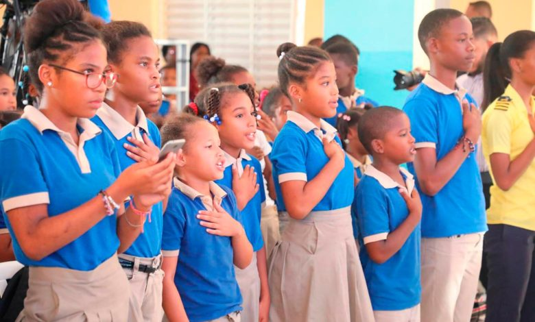 El Ministerio de Educación implementa seguro de vida para estudiantes de escuelas públicas.