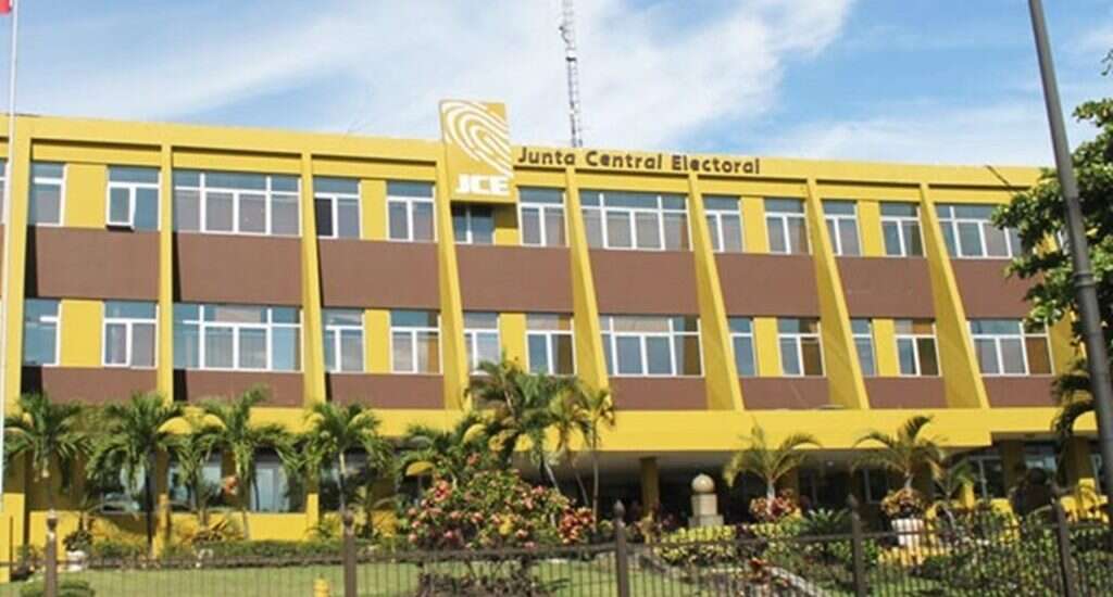 Condena de la JCE al Uso de Propaganda Política en Recintos Militares en la República Dominicana