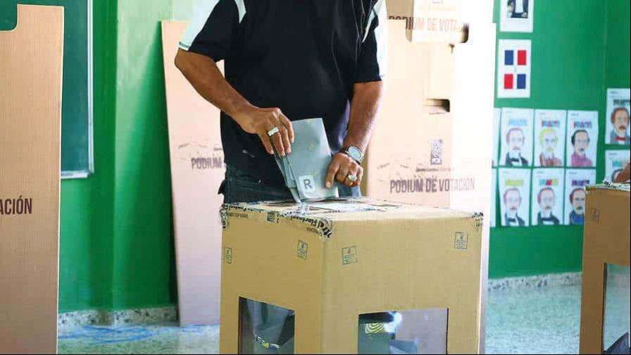 PRM sube a 121 alcaldías contra 23 ganadas entre opositores PLD, FP y PRD