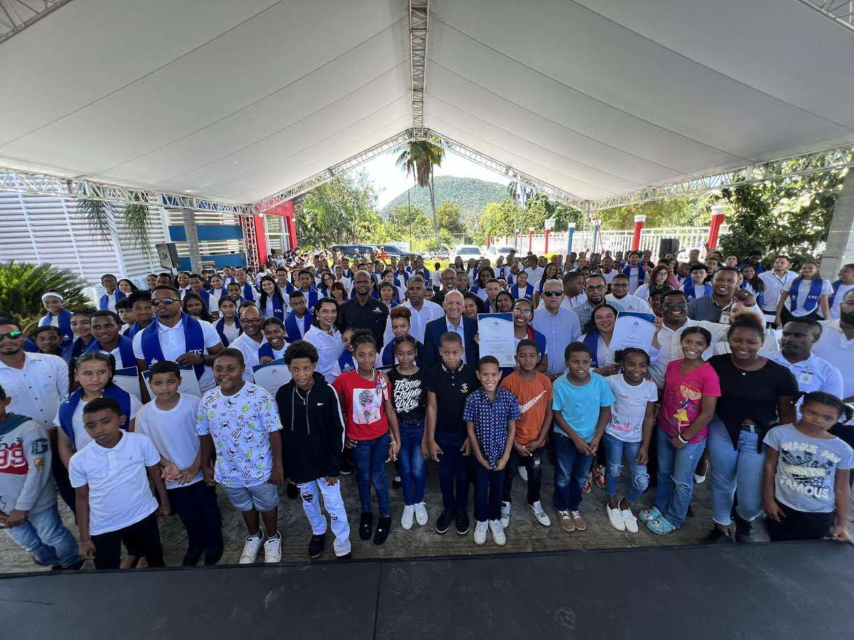 CTC capacita en tecnología a jóvenes de Región Sur; entrega 603 certificados