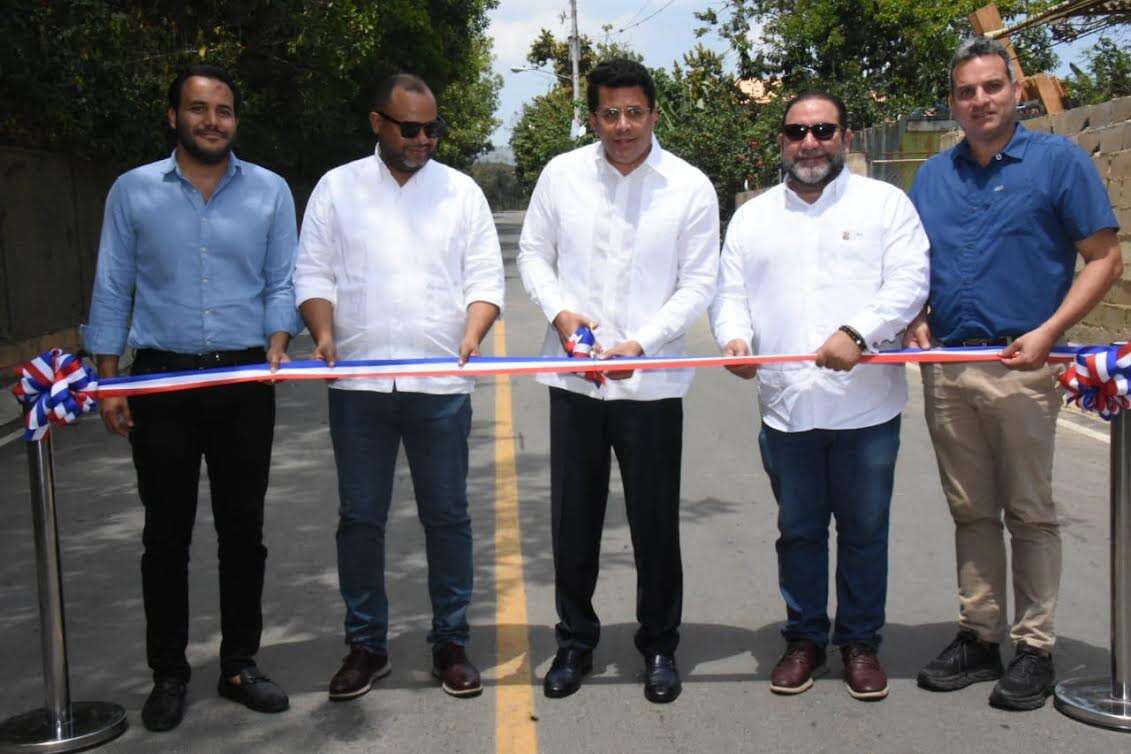 Ministro de Turismo inaugura obra en Jarabacoa por un monto superior a los 80 millones de pesos.