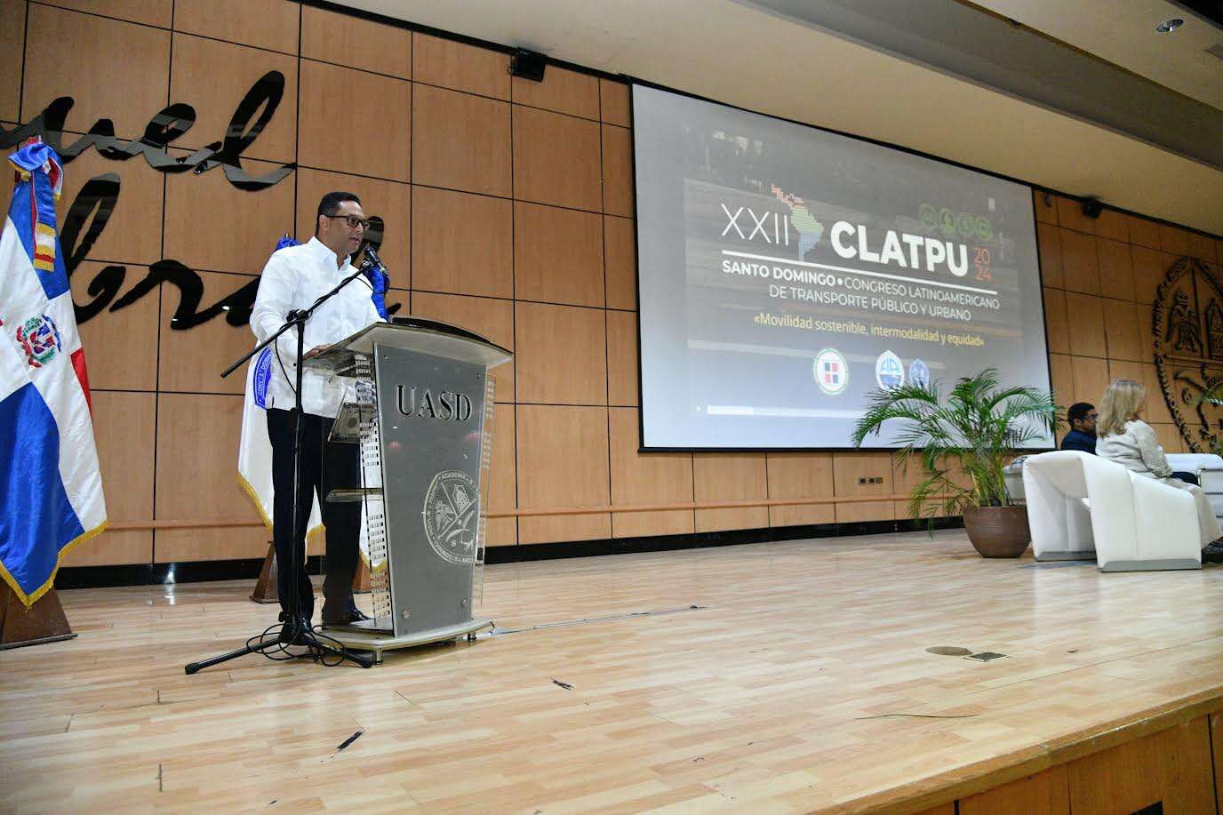 Director del INTRANT participa en Congreso Latinoamericano de Transporte Público y Urbano en el país