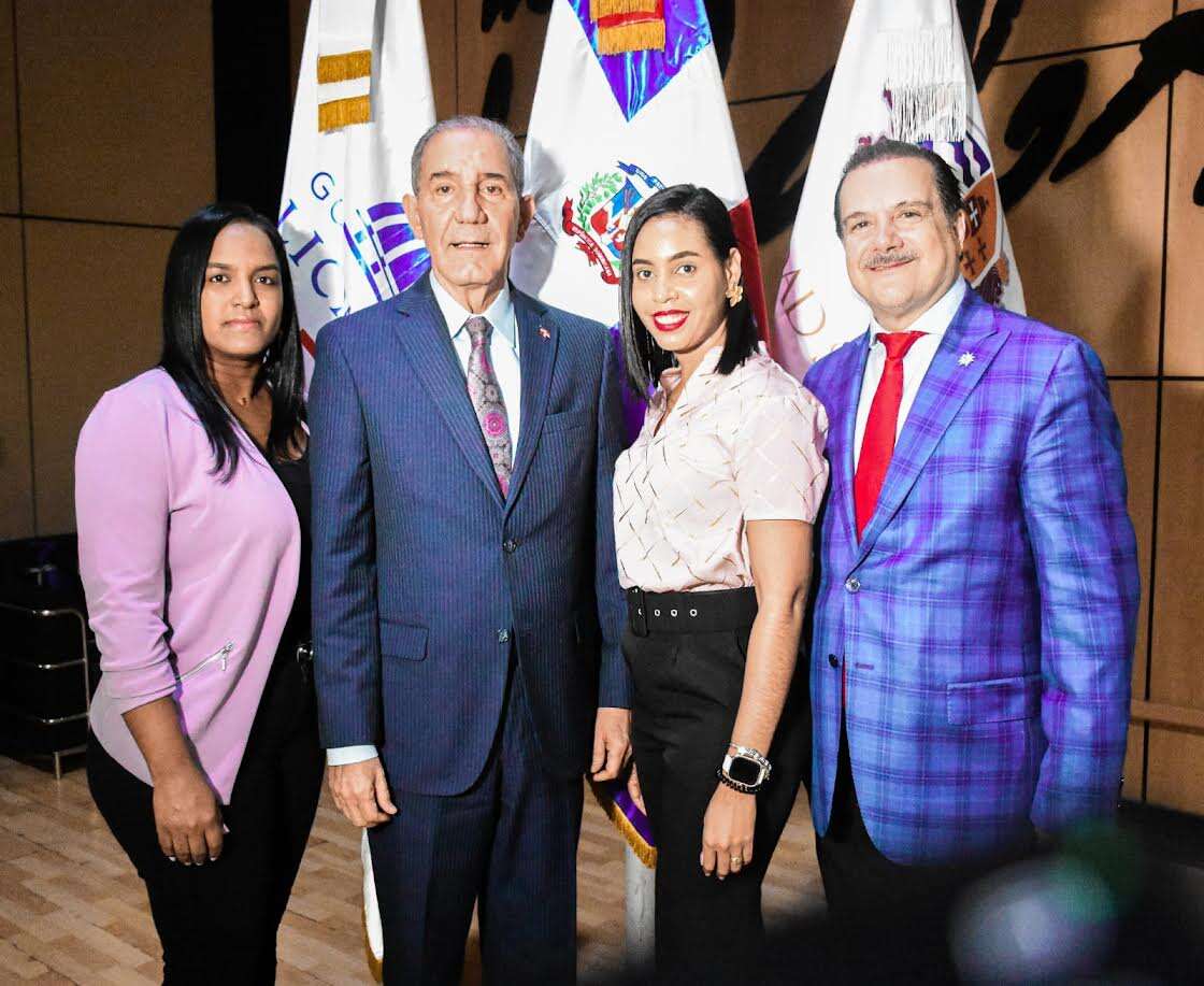 MESCyT y Universidad Santander inauguran diplomado para 50 mil docentes en el país