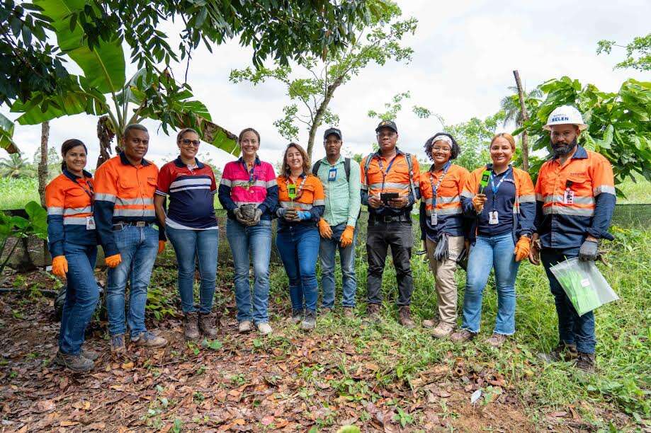 Estudiantes de Sánchez Ramírez siembran Candongo en programa Misión Rescate Lista Roja