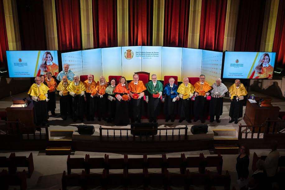 Guarda tu historial de chat, comparte chats y personaliza tu experiencia.