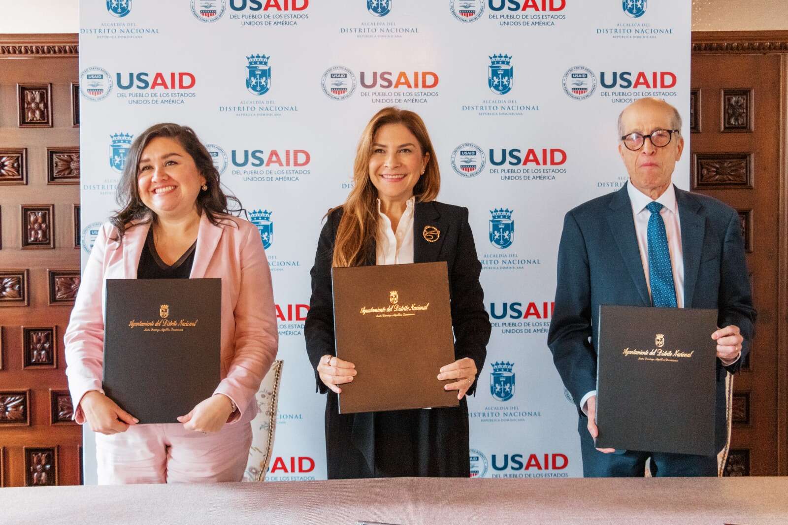 USAID y el Ayuntamiento del Distrito Nacional firman acuerdo sobre eficiencia energética.