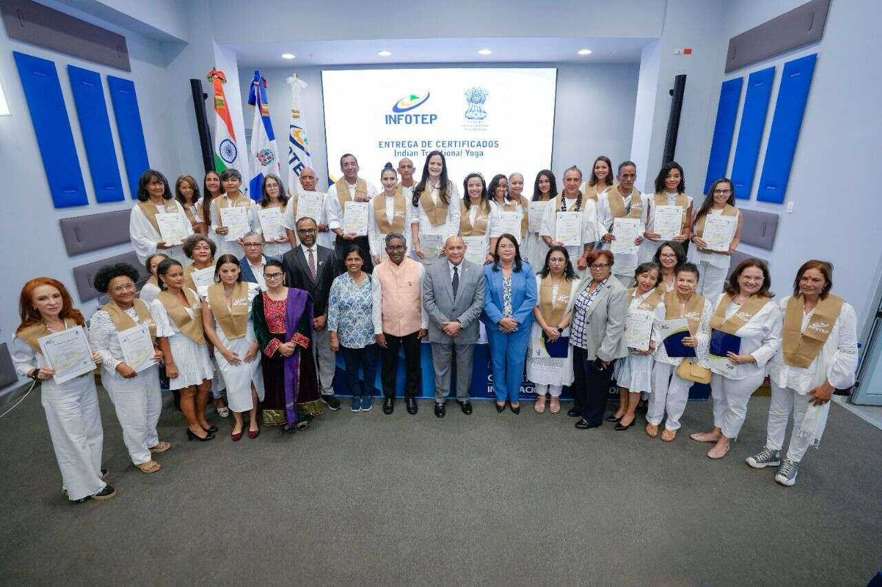 INFOTEP y Embajada de India certifican a 39 facilitadores en Yoga Tradicional.