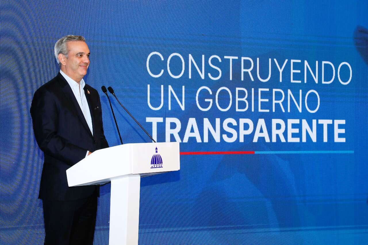Presidente Abinader presenta logros sobre transparencia gubernamental